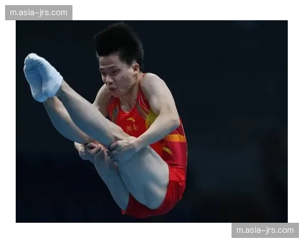 严浪宇脚踝旧伤恢复情况更新 队医评估其巴库站出战概率为七成